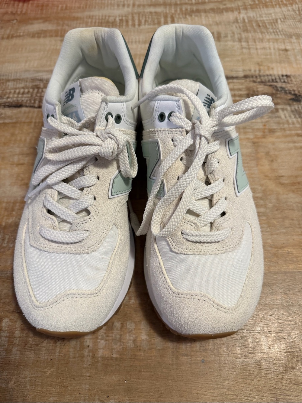 Women’s New Balance sneakers size 8.5 EUC